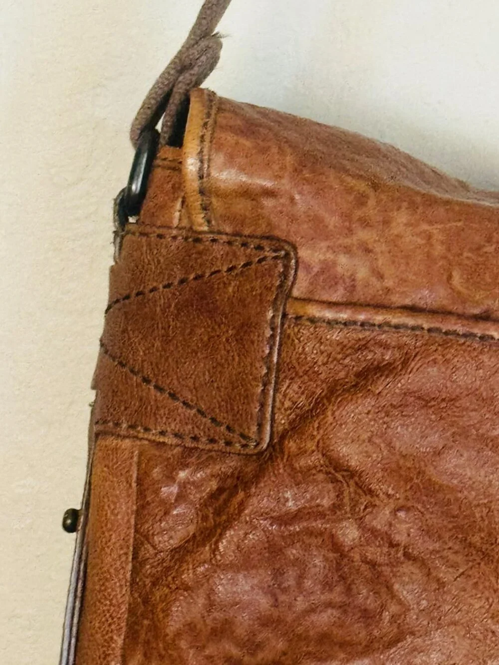 Vtg Fossil Distressed Leather Messenger Hobo Crossbody Adjustable Strap Bag